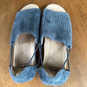 Earth blue sandals, size 7.5